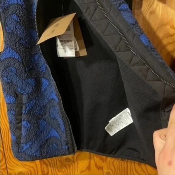 Burberry Men's Blue and Black Down Patterned Vest - Picture 4 of 9
